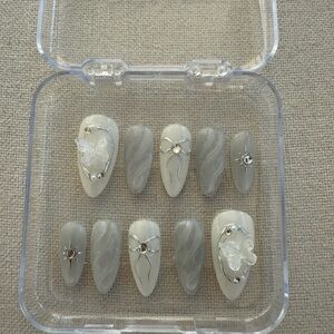Elegant Gray and White Press-On Nails